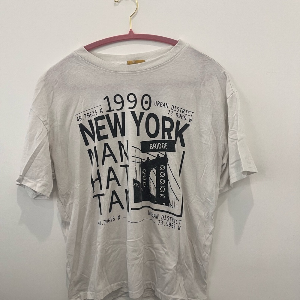 District White Short Sleeve Tee Vintage Graphic